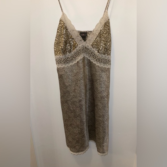 SECRET TREASURES NIGHT DRESS SIZE MEDIUM - Picture 2 of 5